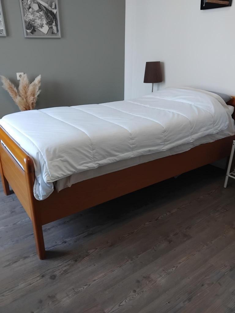 bed 200.90 met verstelbare latten bodem, Ophalen, 90 cm, Eenpersoons, Bruin