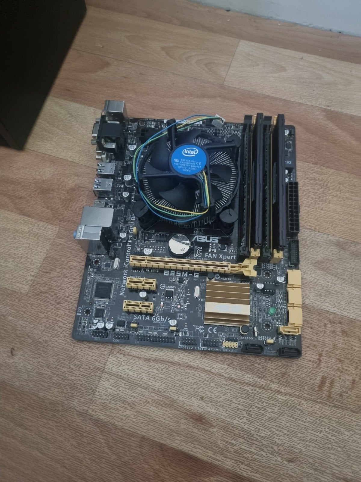 Asus B85M-G Moederbord + Intel Core i5-4460, Computers en Software, Moederborden, Ophalen, Zo goed als nieuw, DDR3
