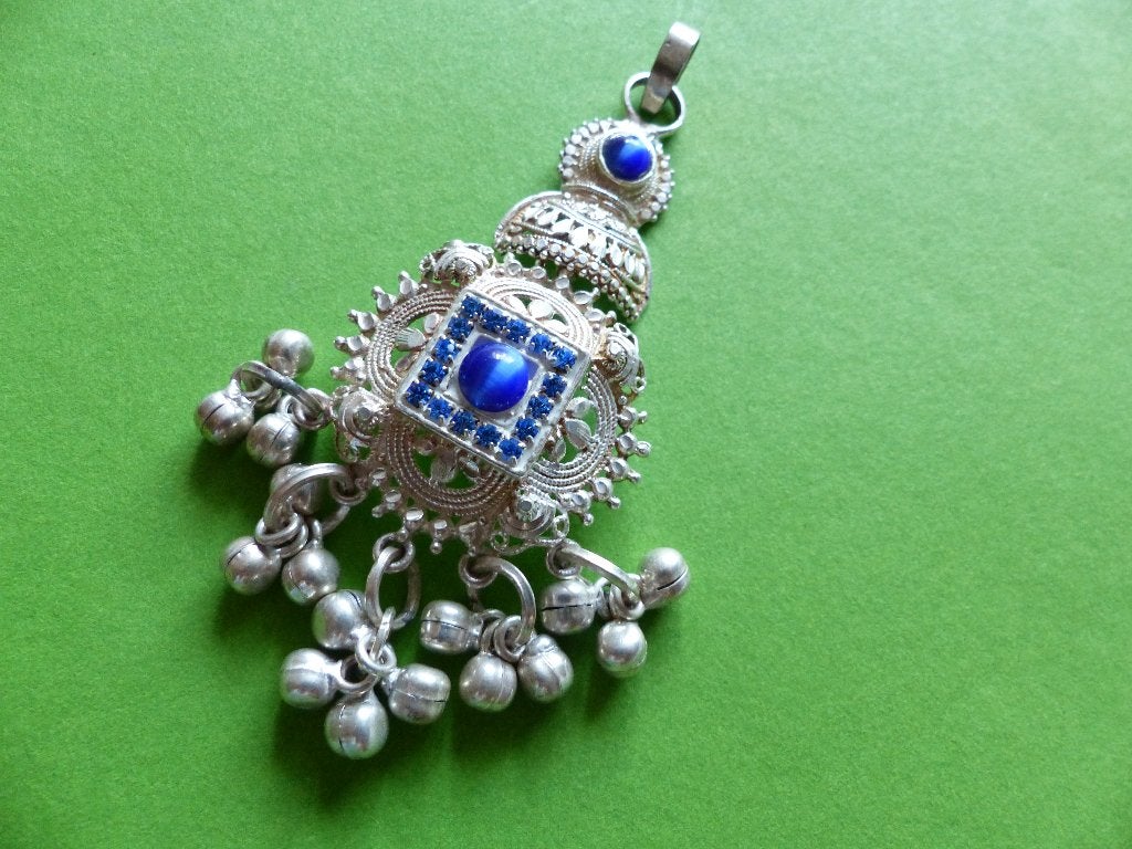 Prachtige Lange Handgemaakte Zilveren Hanger met Blauwe Cat, Verzenden, Zilver, Hanger