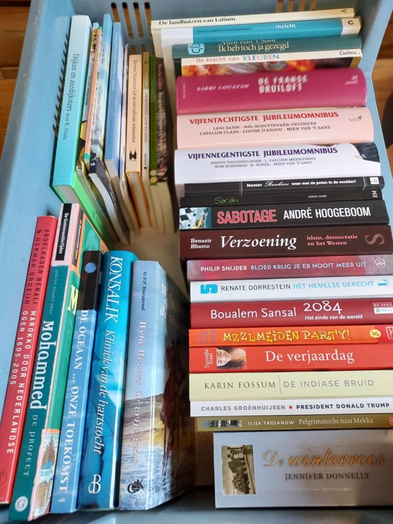35 Boeken  € 12.50, Ophalen, Gelezen