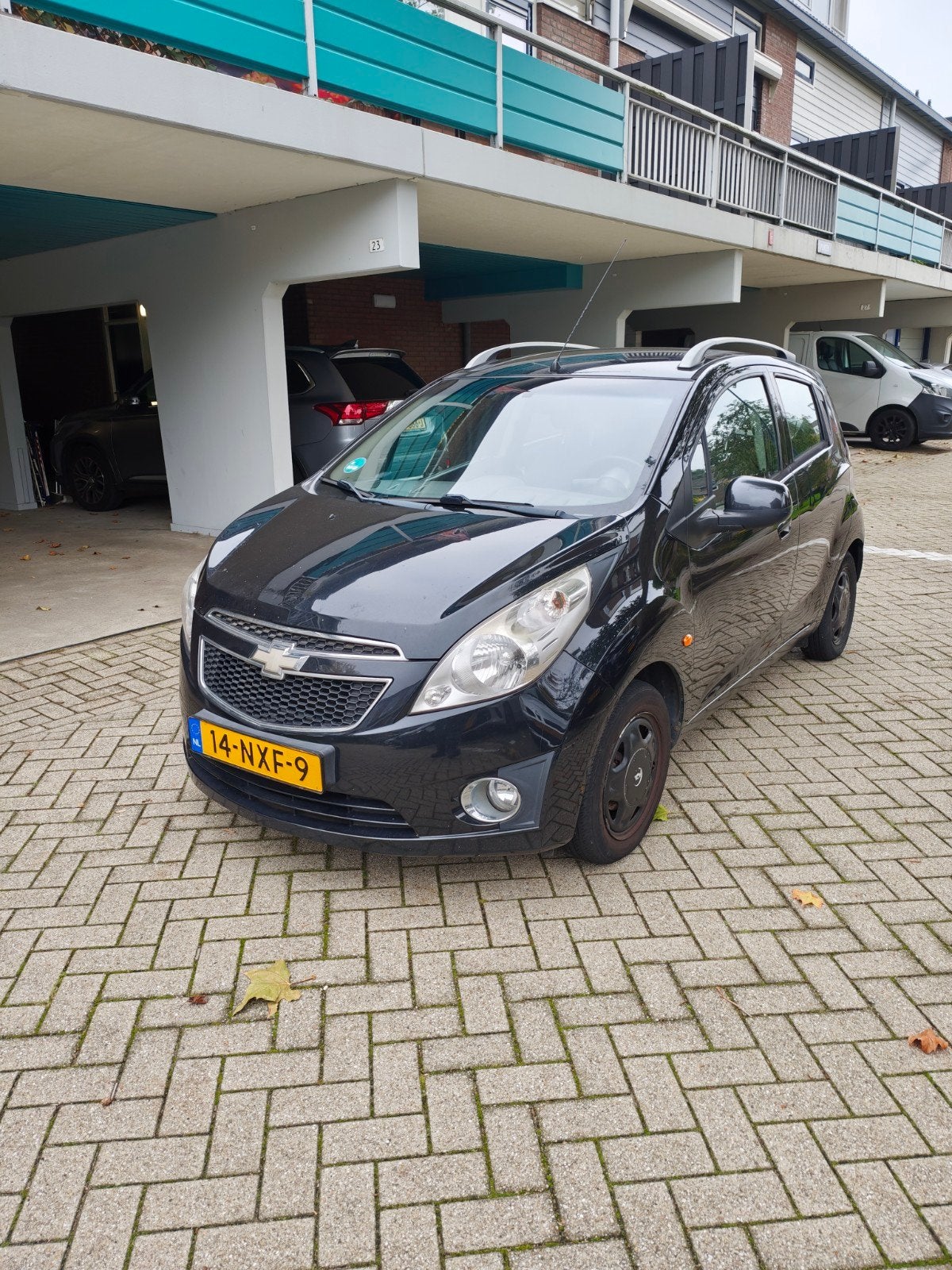 Chevrolet Spark 1.0 Bifuel 2011 Zwart, Auto's, 15 km/l, 37 €/maand, 4 cilinders, Zwart