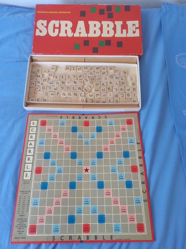 Scrabble met houten letters, Hobby en Vrije tijd, Gezelschapsspellen | Bordspellen, Ophalen of Verzenden, Gebruikt