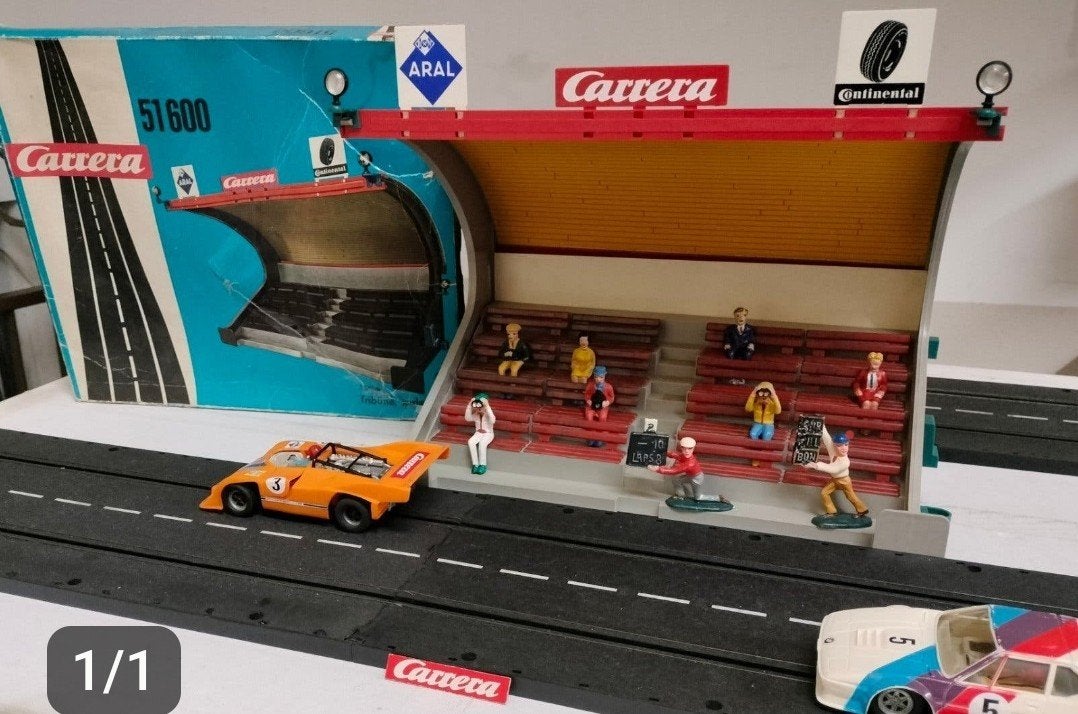 Carrera scenery racebaan tribune 7 figuren 2 tijdwaarnemers, Ophalen of Verzenden, Elektrisch, Carrera