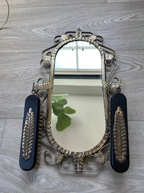 Vintage ovale spiegel met borstels, Antiek en Kunst, Ophalen of Verzenden, Ovaal, Minder dan 50 cm, Minder dan 100 cm