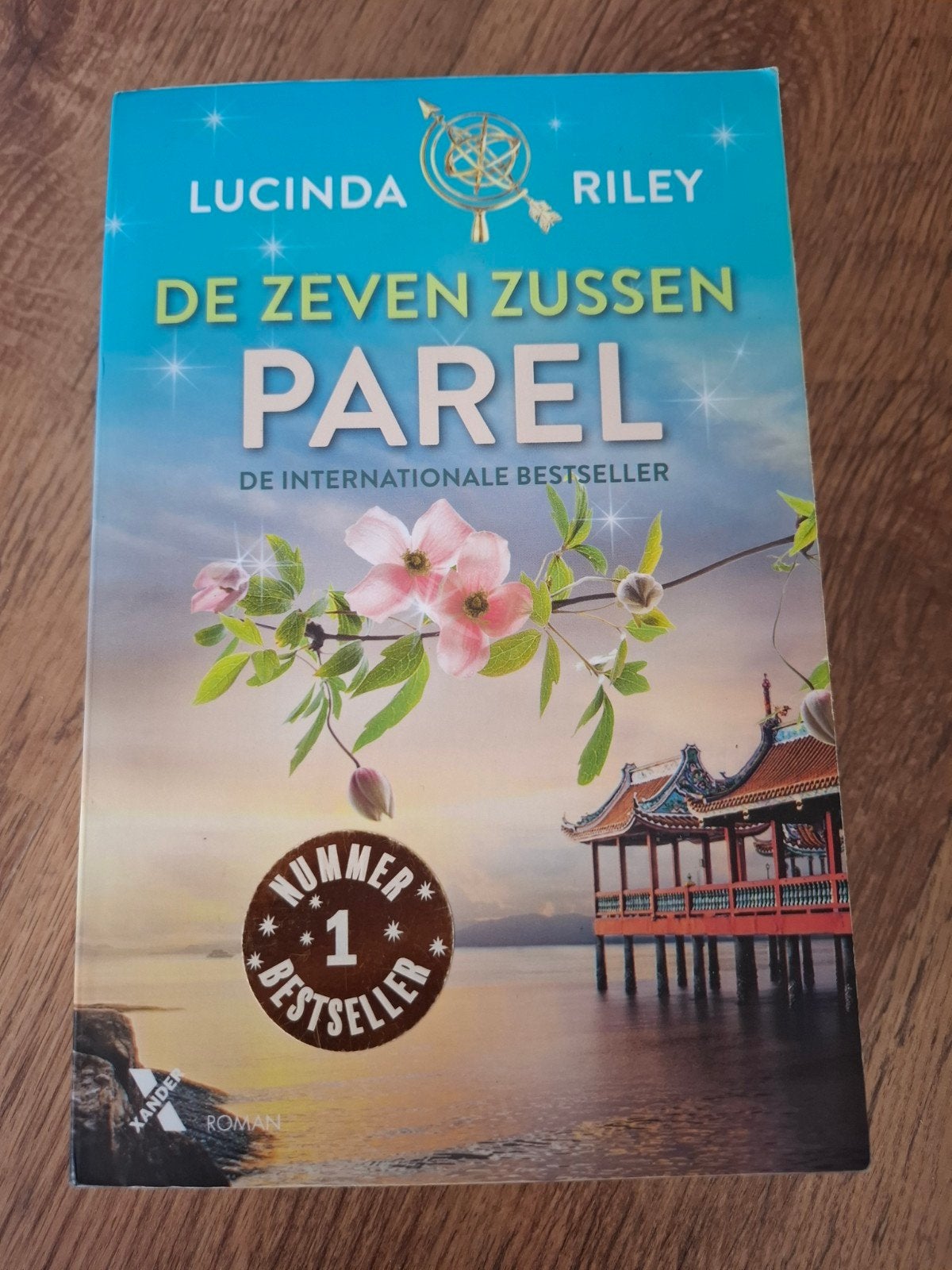PAREL - De Zeven Zussen - Lucinda RILEY, Ophalen of Verzenden, Gelezen, Lucinda Riley