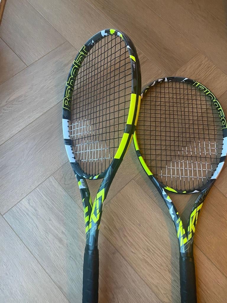 Twee Babolat Pure Aero Lite rackets, Sport en Fitness, Tennis, Ophalen, L1, Zo goed als nieuw, Racket