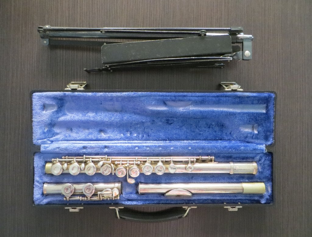 Gemeinhardt 2 ESP s/e met koffer en muziekstandaard, Ophalen of Verzenden, Gebruikt, Dwarsfluit