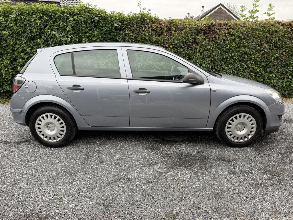 Opel Astra 1.6 Essentia | Elekt. Ramen | Radio / CD | APK to, Auto's, Opel, Voorwielaandrijving, Gebruikt, Zwart, 4 cilinders