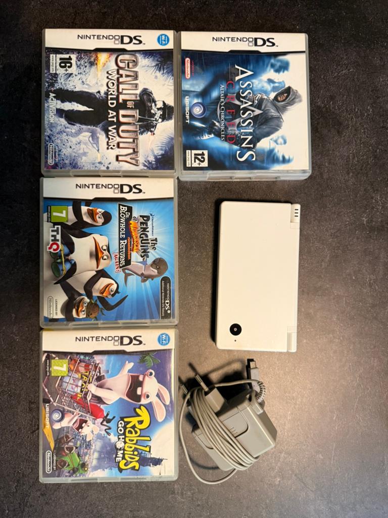 Nintendo DSi + Charger + 4 games, Met games, Verzenden, Wit, Dsi