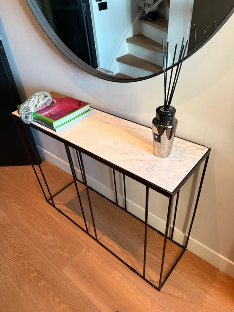 Sidetable Loods5 zwart staal met wit marmer, Huis en Inrichting, Tafels | Sidetables, Ophalen, 100 tot 150 cm, Zo goed als nieuw