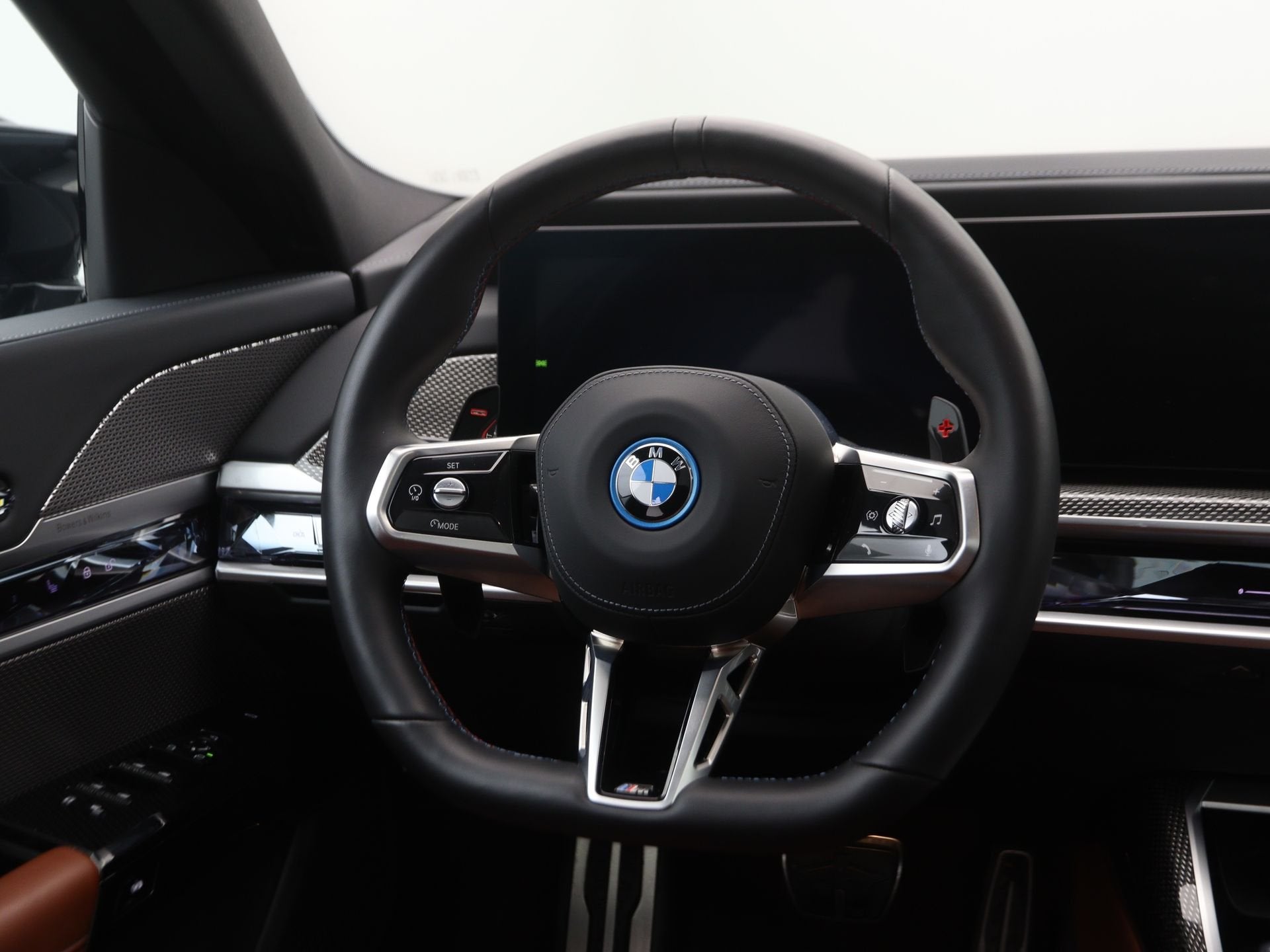 BMW 7 Serie M760e xDrive (bj 2025, automaat), Auto's, Automaat, Met garantie (alle), Overige brandstoffen, Leder