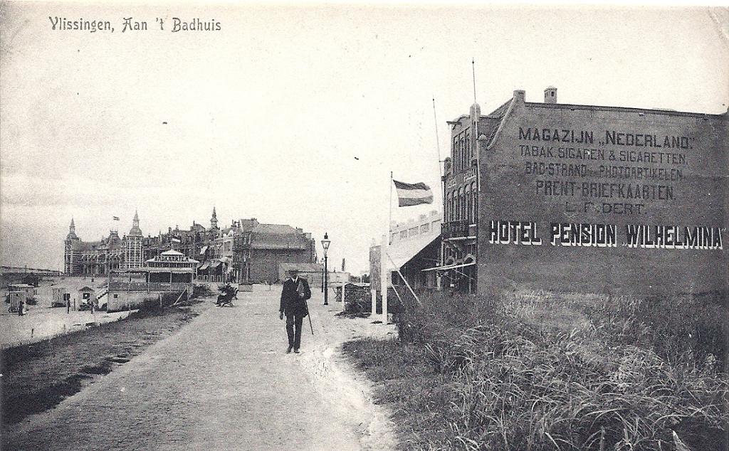 Vlissingen Aan t,Badhuis met man en hotel pension wilhelmina, Verzenden, Voor 1920, Ongelopen, Zeeland