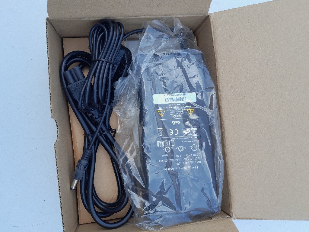 Oplader 36 V, Ophalen of Verzenden, Nieuw