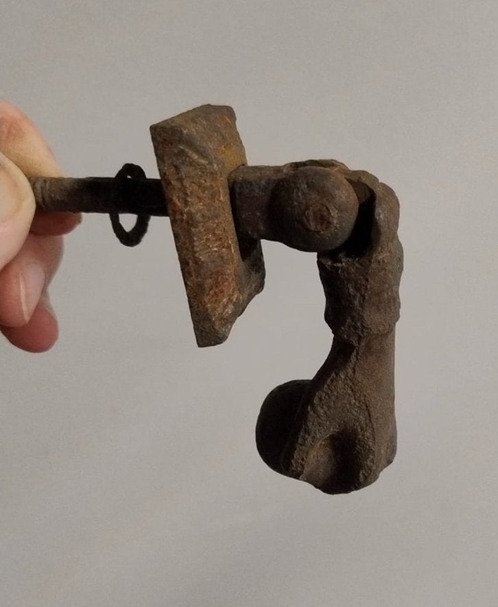 Antieke gietijzeren deurklopper in handvorm, Ophalen of Verzenden