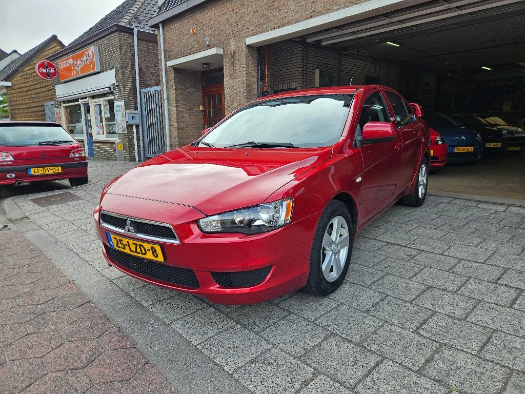 Mitsubishi Lancer 1.5 110 Mivec Sport Sedan 2010 Rood, Auto's, Mitsubishi, Voorwielaandrijving, Stof, Zwart, 4 cilinders