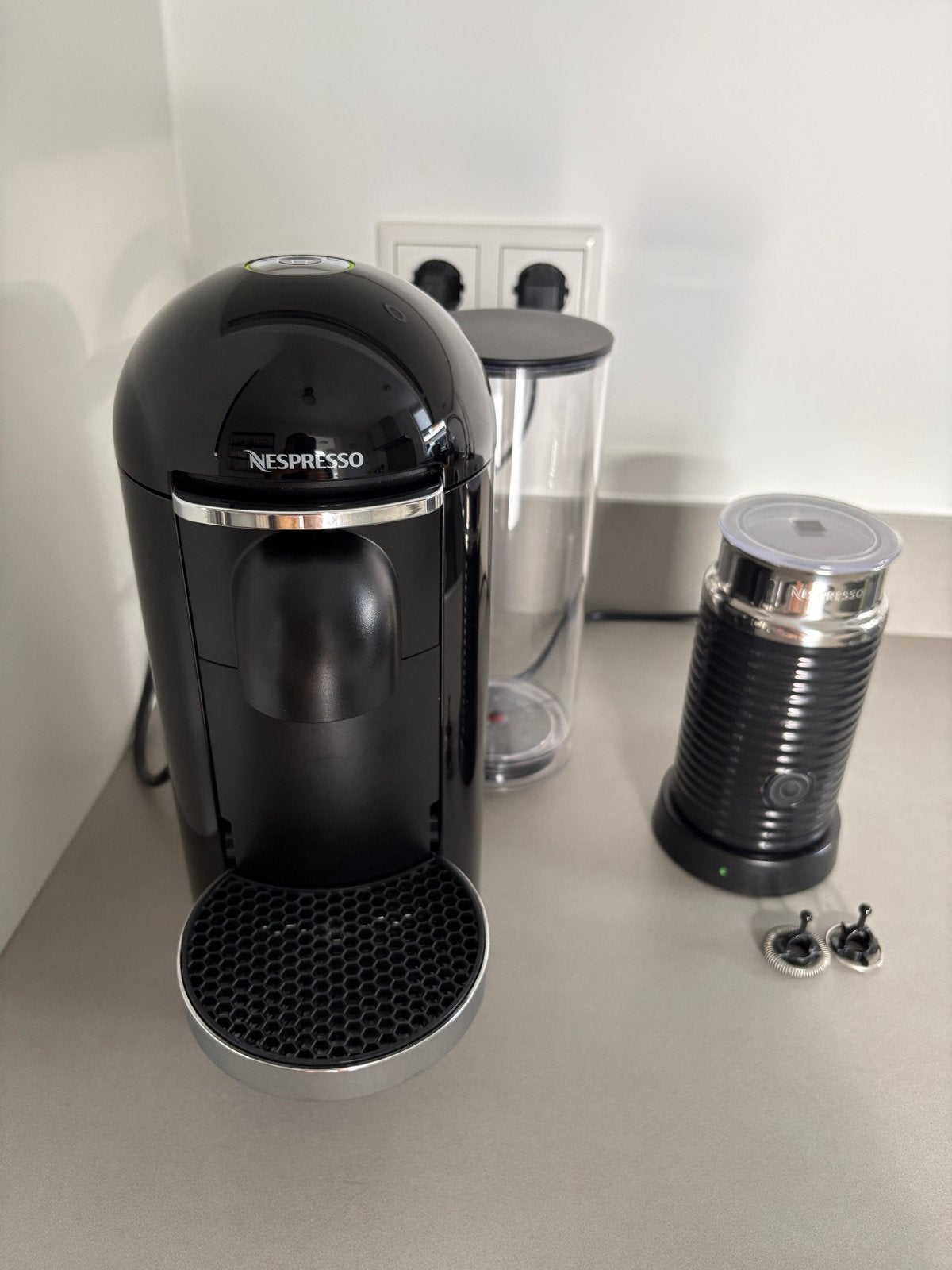 Nespresso Vertuo Piano Black met Aeroccino, Ophalen, Koffiemachine, Zo goed als nieuw, 1 kopje