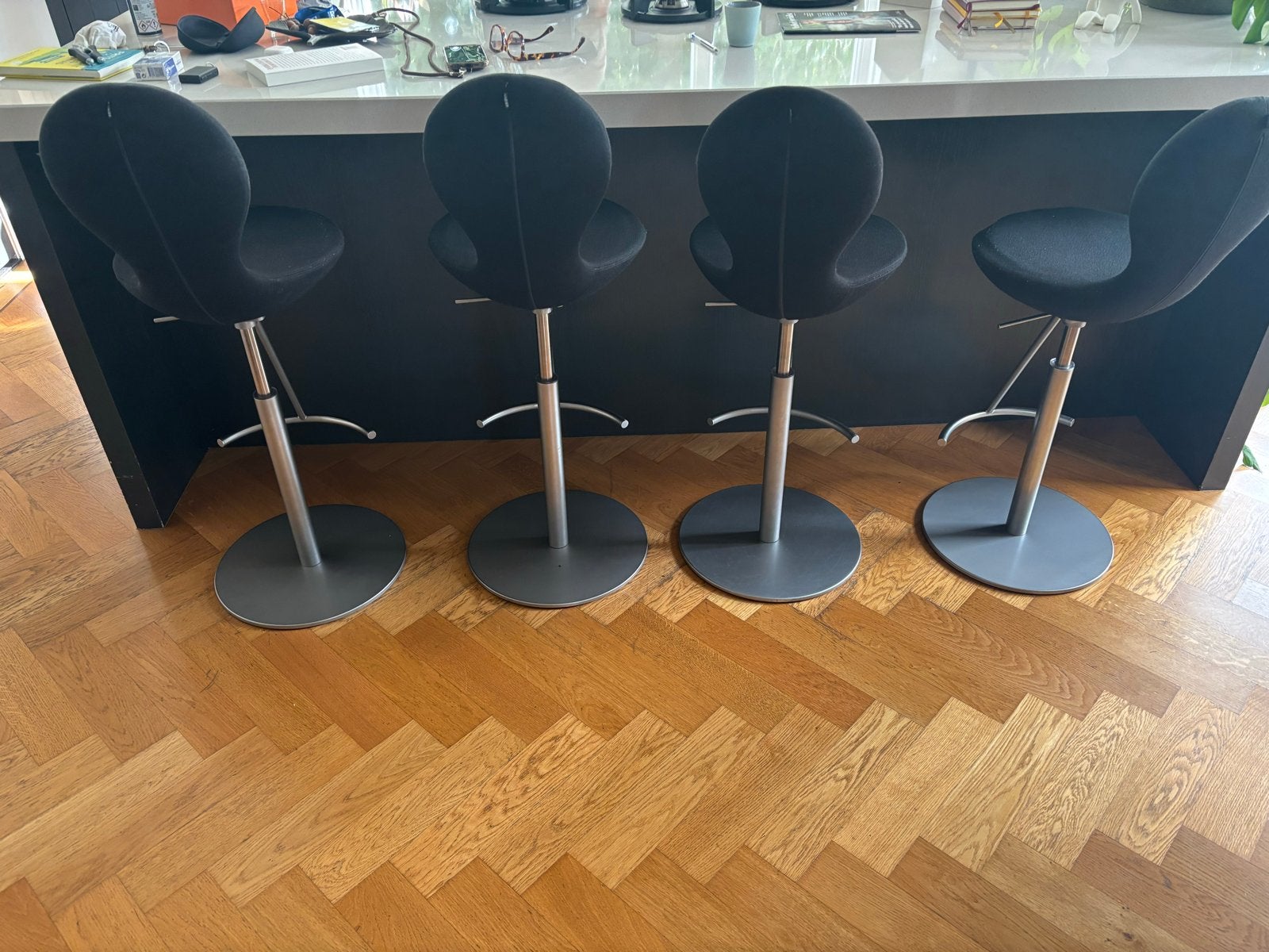 Set 4 barkrukken Varier Eight, zwart stof, gebruikt