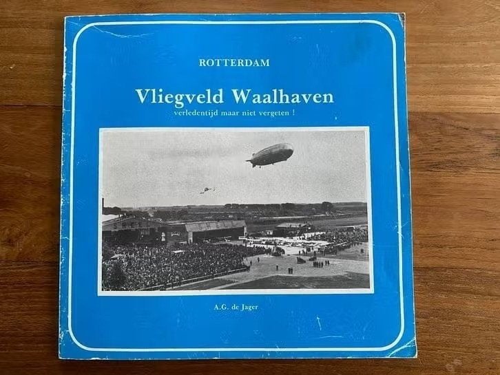 Rotterdam - Vliegveld Waalhaven . A.G. de Jager, Verzamelen, Luchtvaart en Vliegtuigspotten, Ophalen of Verzenden, Gebruikt, Boek of Tijdschrift