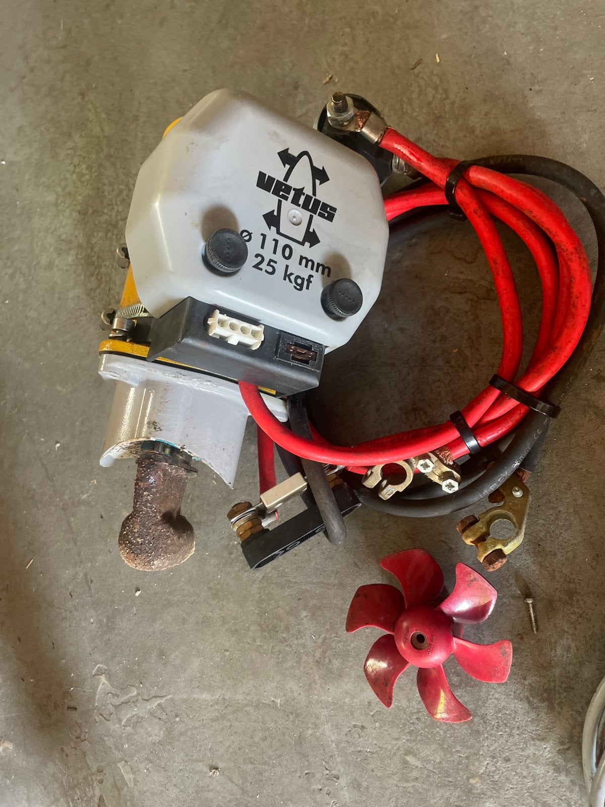 Vetus Boegschroef 110 mm 25 kgf met toebehoren, Ophalen of Verzenden, Zo goed als nieuw, Motor en Techniek