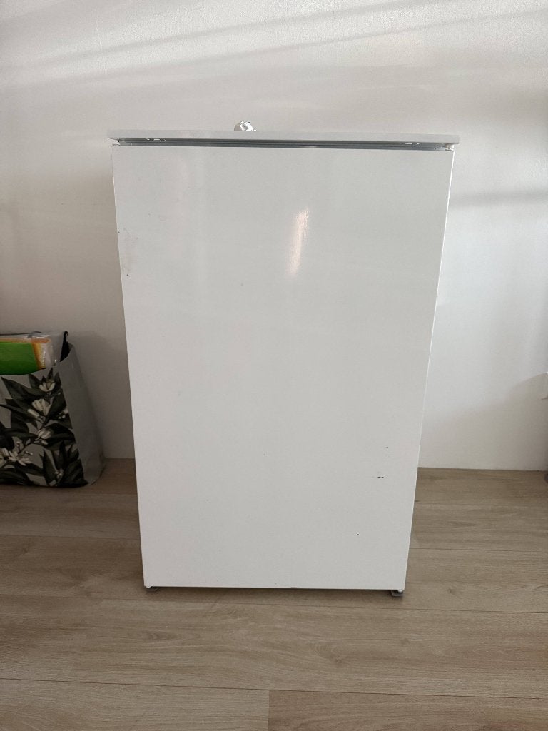 Zanussi Fridge White, Zonder vriesvak, 75 tot 100 liter, Zo goed als nieuw, Energieklasse A of zuiniger