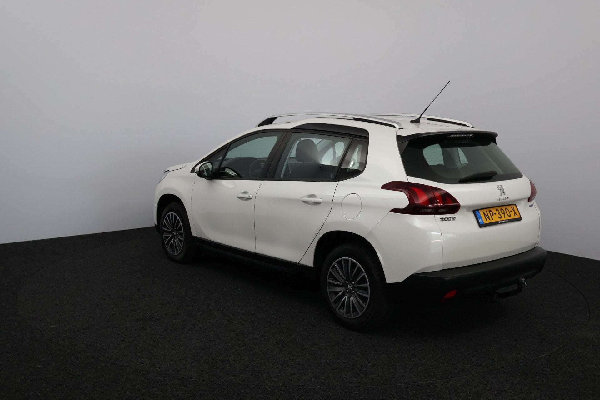 Peugeot 2008 1.2 PureTech Blue Lion /Trekhaak! /Apple + Andr, Auto's, Voorwielaandrijving, Stof, Euro 6, Origineel Nederlands