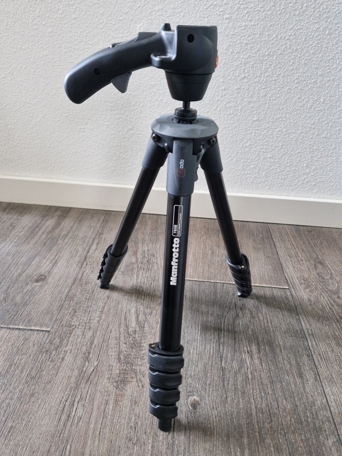 Statief voor videocamera of fotocamera, Ophalen, Zo goed als nieuw, Driepoot