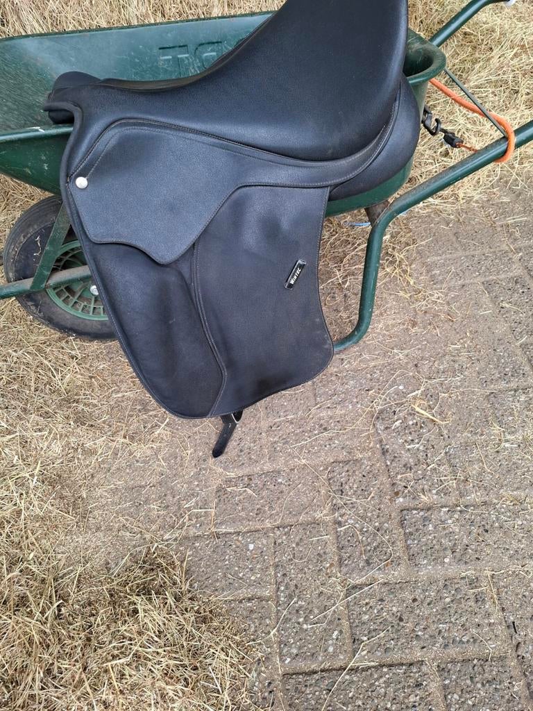 Wintec zadel 17.5 (ligt in de weg ), Ophalen