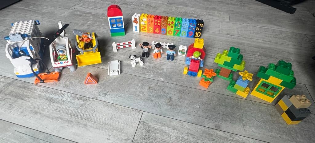 Grote Duplo set: ambulance, helikopter, graafmachine en meer, Kinderen en Baby's, Speelgoed | Duplo en Lego, Inclusief minifiguren