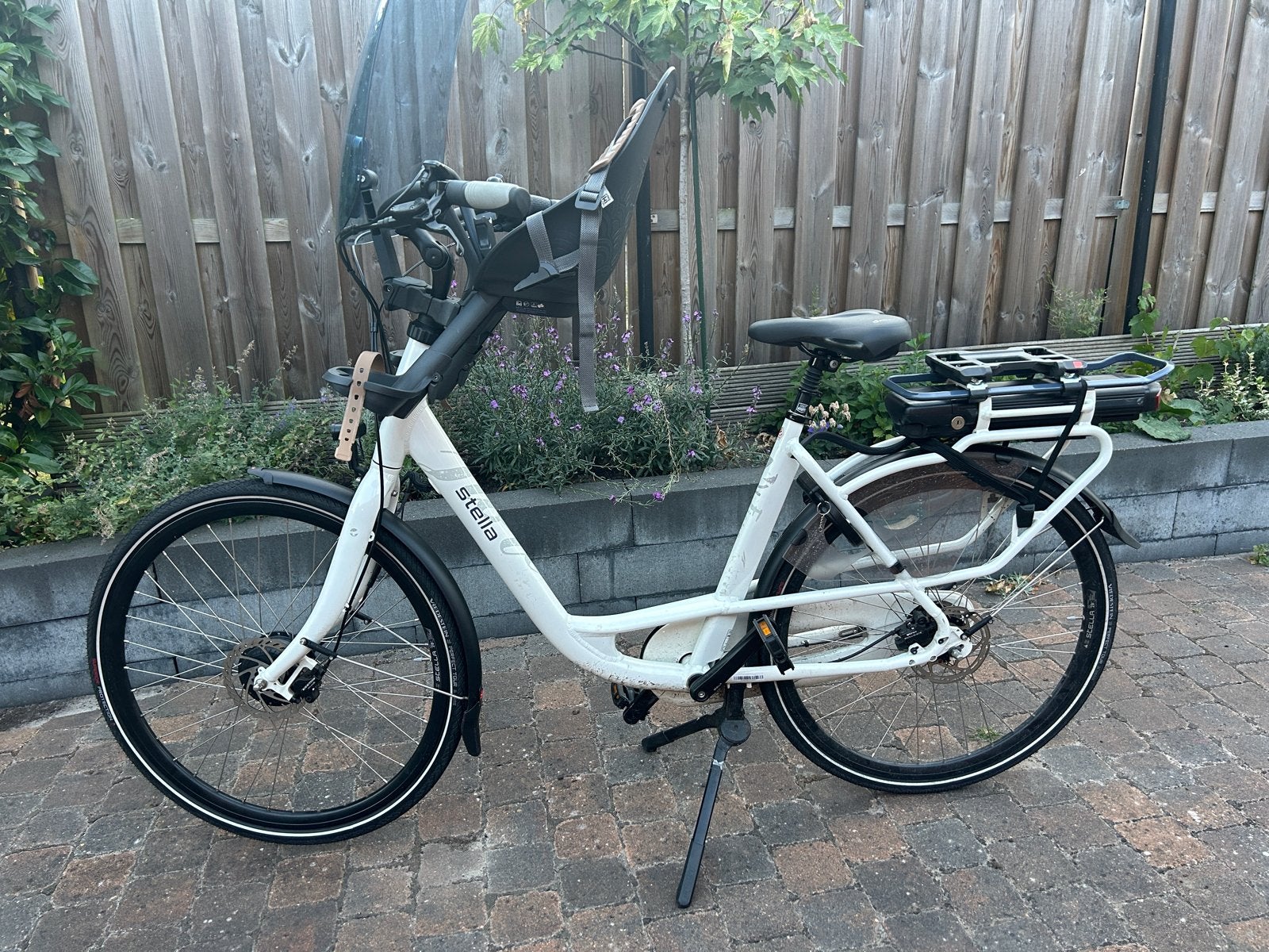 Stella Fiore mama fiets elektrisch met kinderzitje, Zo goed als nieuw, 51 tot 55 cm, 50 km per accu of meer, Ophalen
