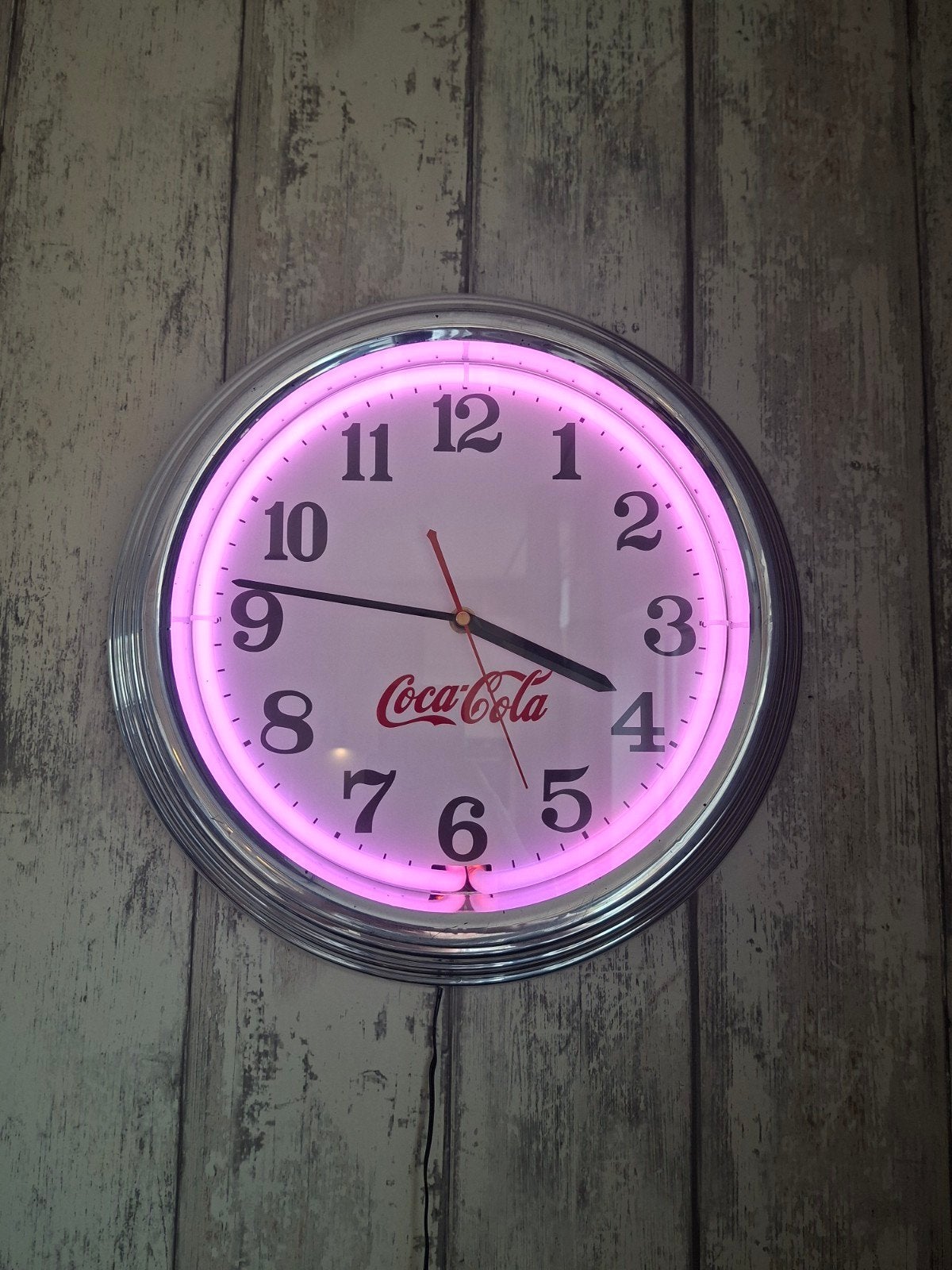 Coca cola neon klok wandklok, Wit, Analoog, Ophalen of Verzenden, Zo goed als nieuw
