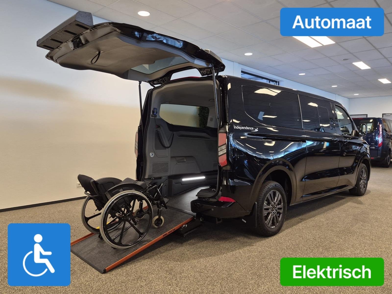 Ford Transit Custom L2H1 Rolstoelbus Automaat HYBRIDE Bodemv, Auto's, Automaat, 12 maanden, Gebruikt, Zwart