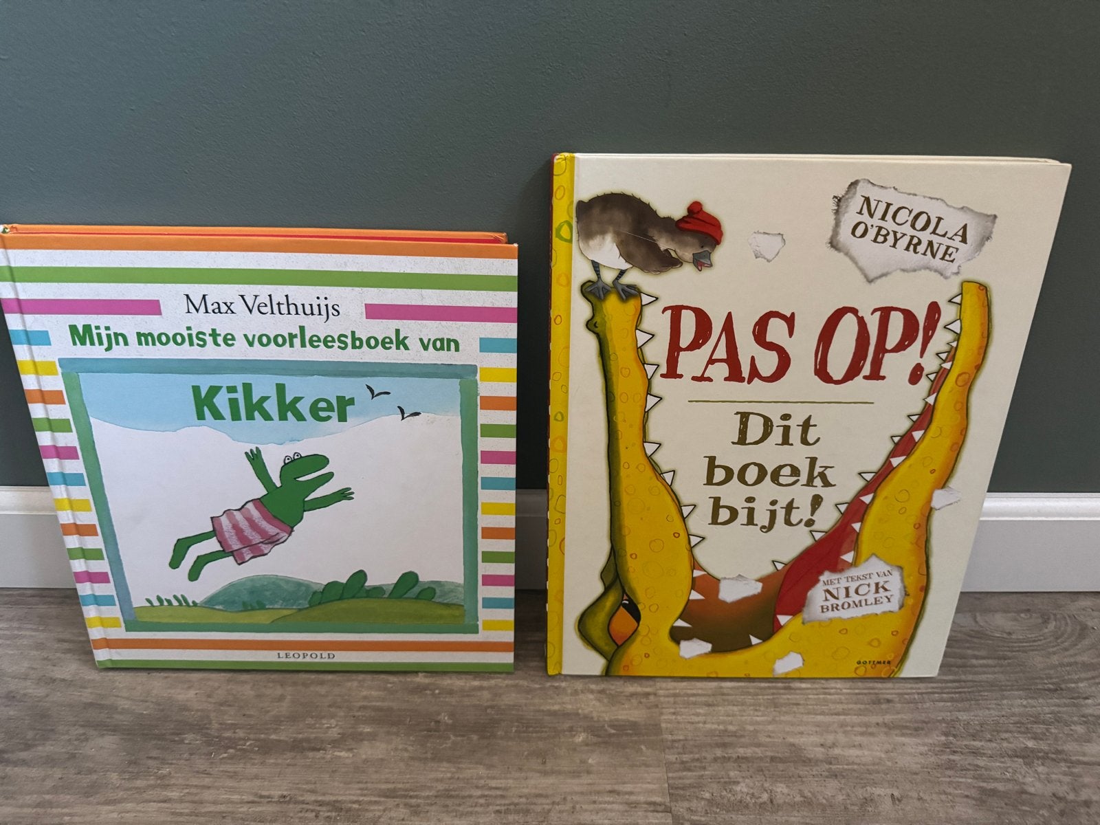 2 kinderboeken: Kikker voorleesboek & Pas op! Dit boek bijt!, Ophalen, Fictie algemeen, Jongen of Meisje, Zo goed als nieuw