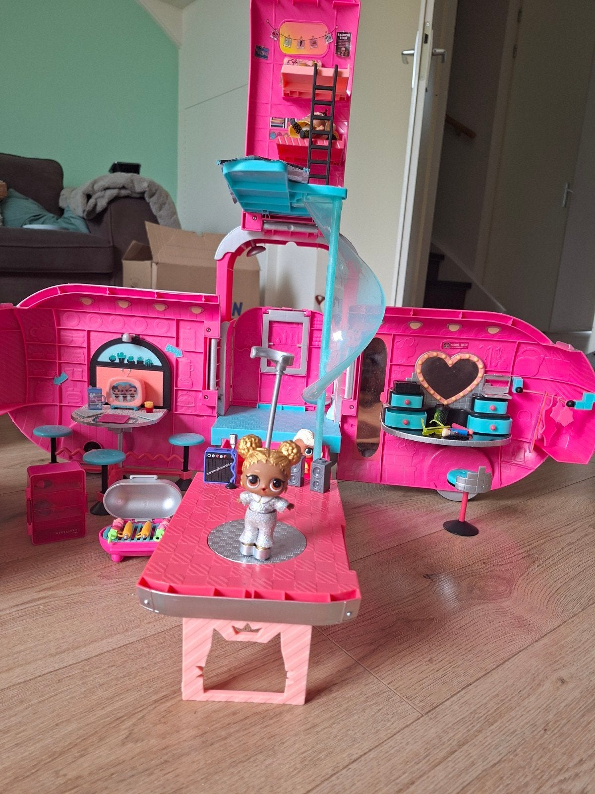 L.O.L suprise Glamper compleet, Kinderen en Baby's, Speelgoed | Poppenhuizen, Ophalen, Zo goed als nieuw, Poppenhuis