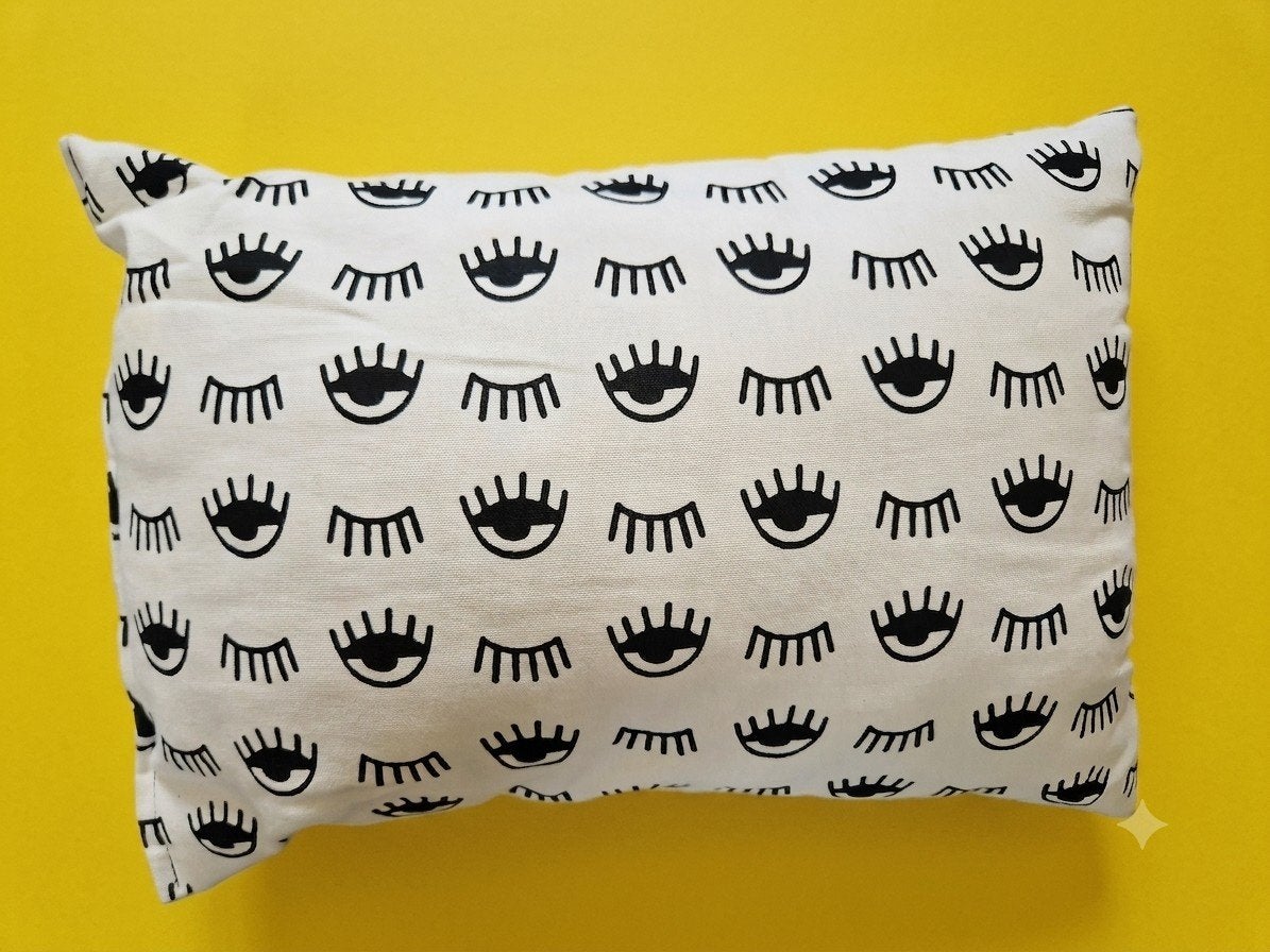 Retro woonkussen met oogjes print - Handgemaakt, Gebruikt, Wit, Onbekend, Ophalen of Verzenden