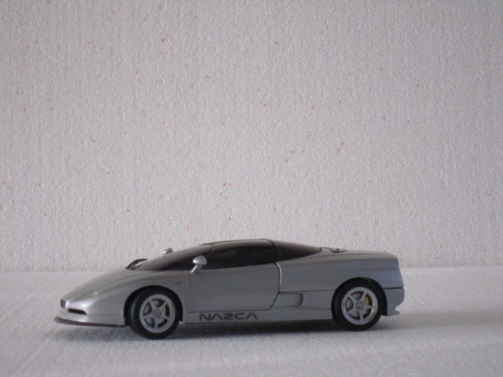 Revell Italdesign Nazca M14 1/18, Ophalen of Verzenden, Zo goed als nieuw, Auto, Revell