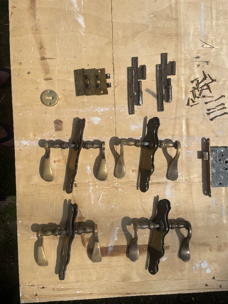 Ouderwetse messing deurklinken, slot en scharnieren, Doe-het-zelf en Verbouw, Hang- en Sluitwerk, Ophalen, Gebruikt, Koper of Messing