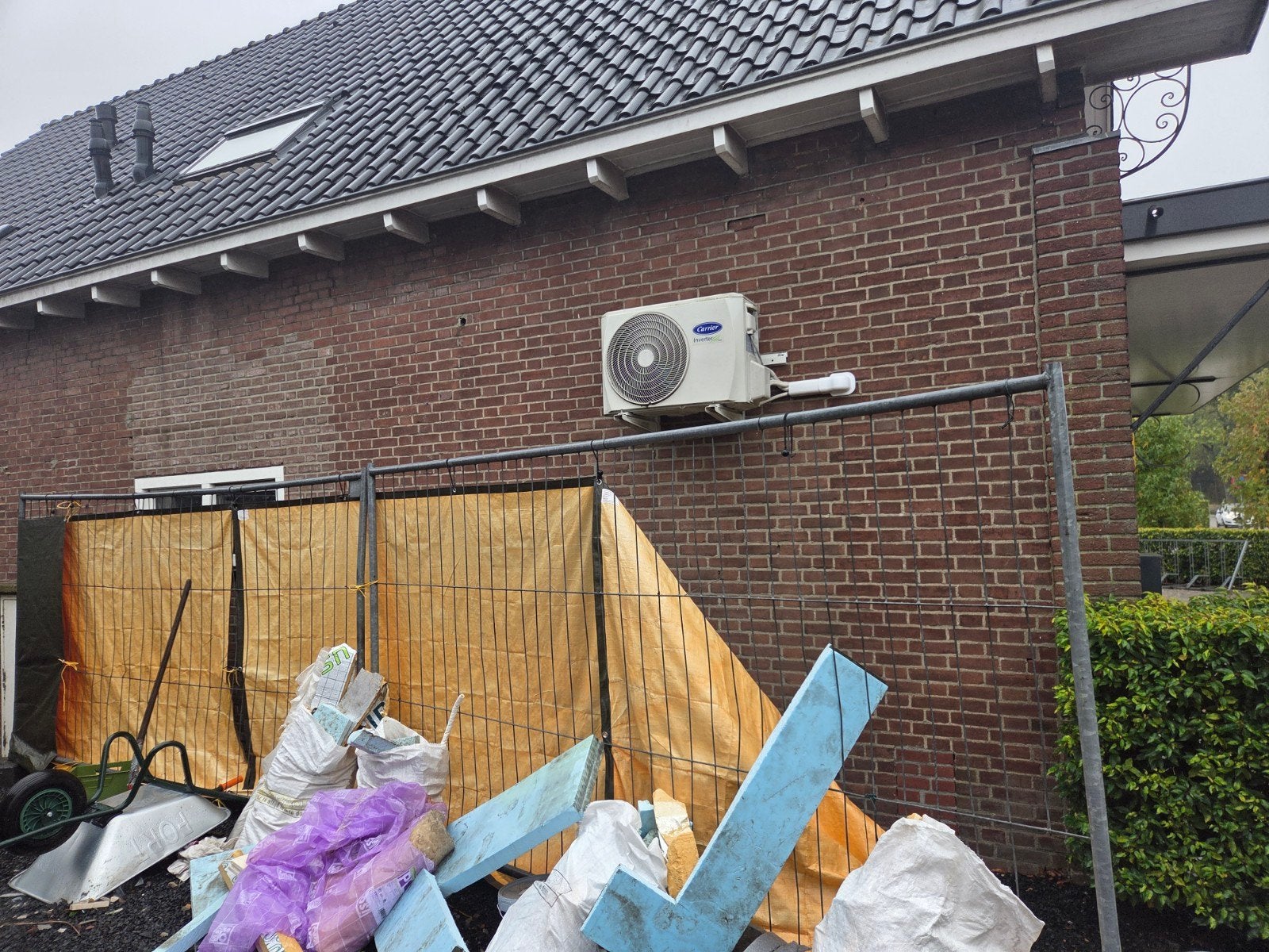 Bouwhek met zeil en betonvoet, Ophalen, Gebruikt, Overige typen, Minder dan 2 meter