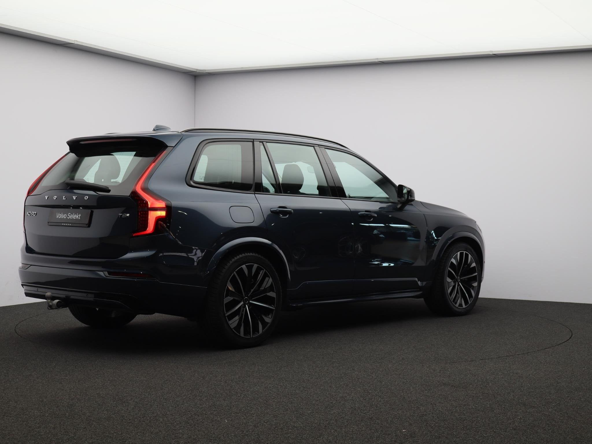 Volvo XC90 T8 455PK Plug-in hybrid AWD Ultra Dark / Bowers &, Auto's, Gebruikt, 4 cilinders, Blauw, Verwarmde buitenspiegels