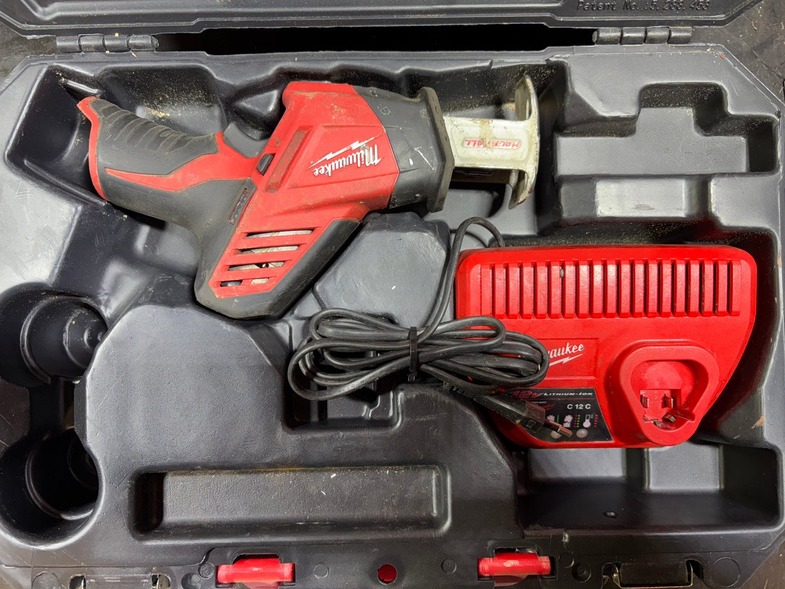 Milwaukee C12 HZ 12V Hackzall reciprozaag + koffer en lader, Gebruikt, 70 mm of meer, 600 tot 1200 watt, Ophalen of Verzenden