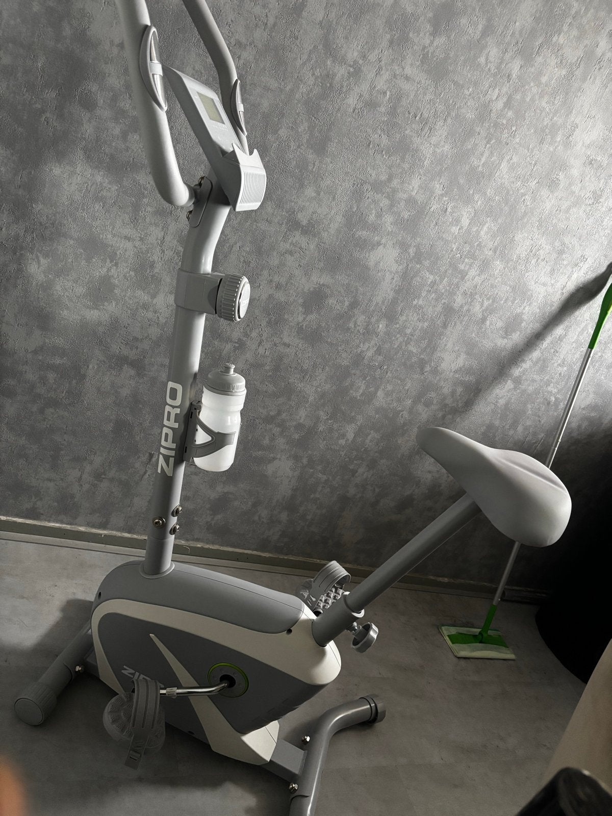 Zipro Hometrainer met Bidonhouder en Display, Ophalen, Zo goed als nieuw, Metaal, Benen