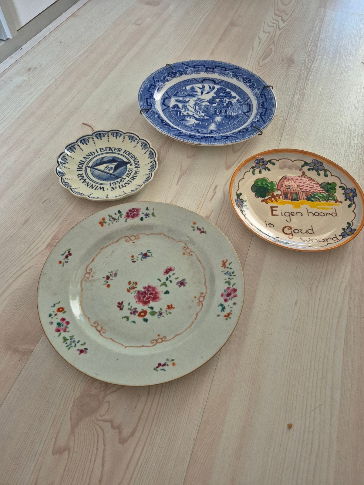 Set van 4 decoratieve borden, Antiek en Kunst, Ophalen