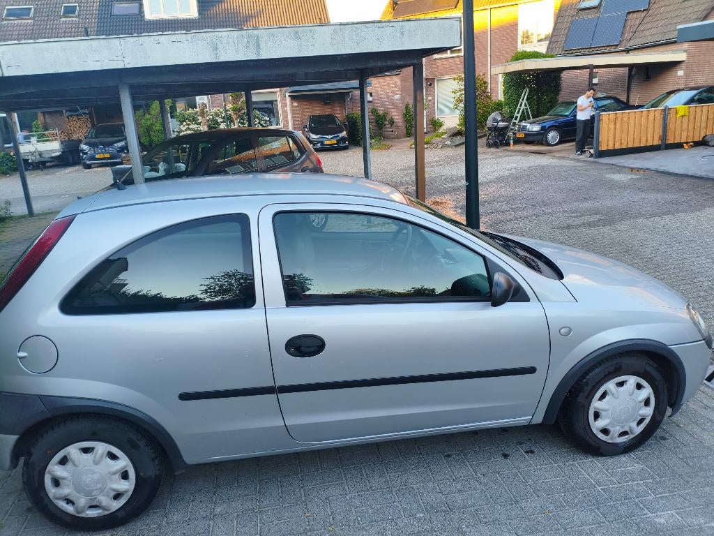 Opel Corsa 1.2 uit 2001 +APK met 174000km, Auto's, Opel, Voorwielaandrijving, 450 kg, 74 pk, 31 €/maand