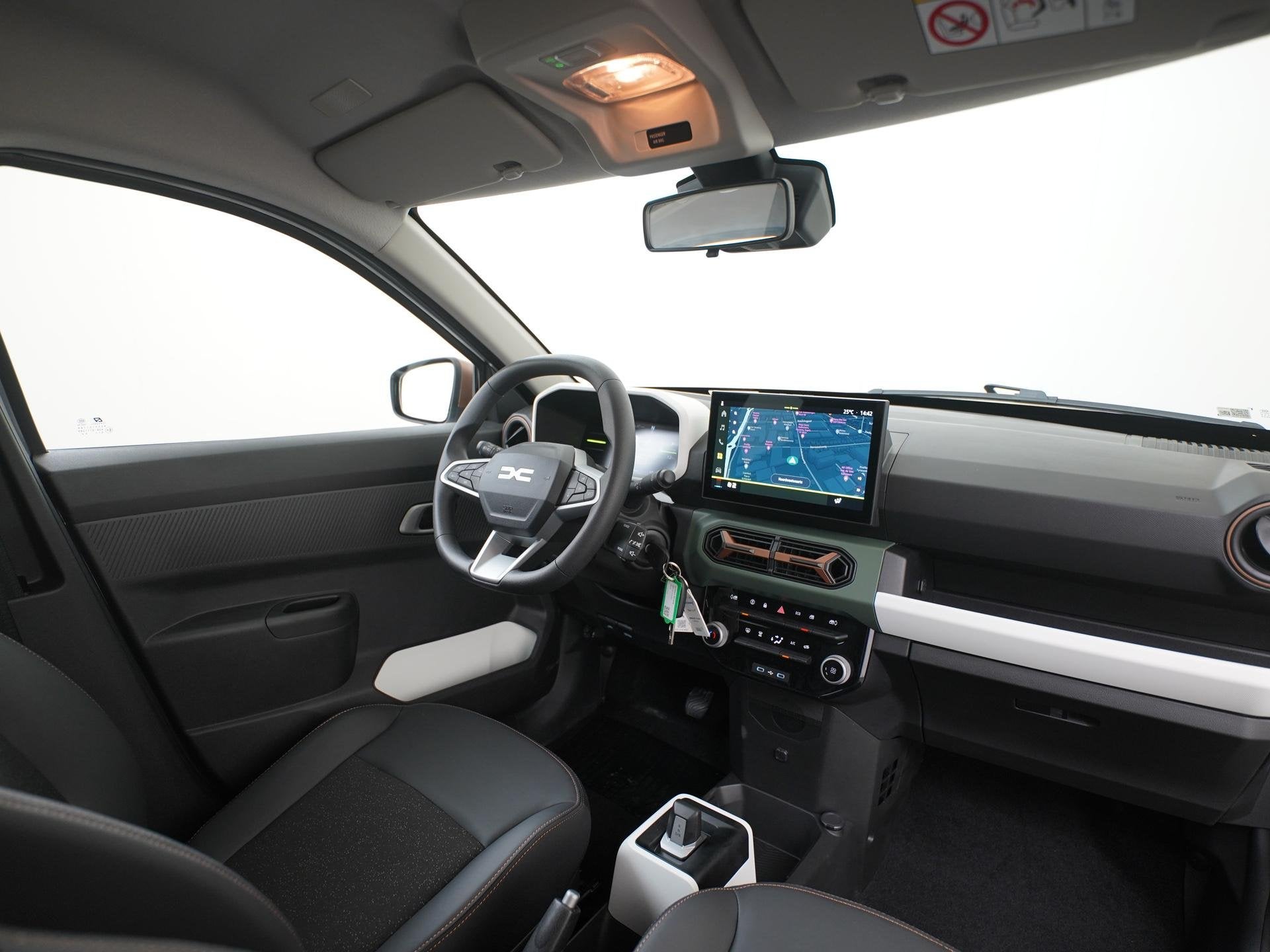 Dacia Spring Extreme 65 26.8 kWh | DC-snelladen | Achteruitc, Auto's, 12 maanden, Gebruikt, 4 stoelen, Leder en Stof