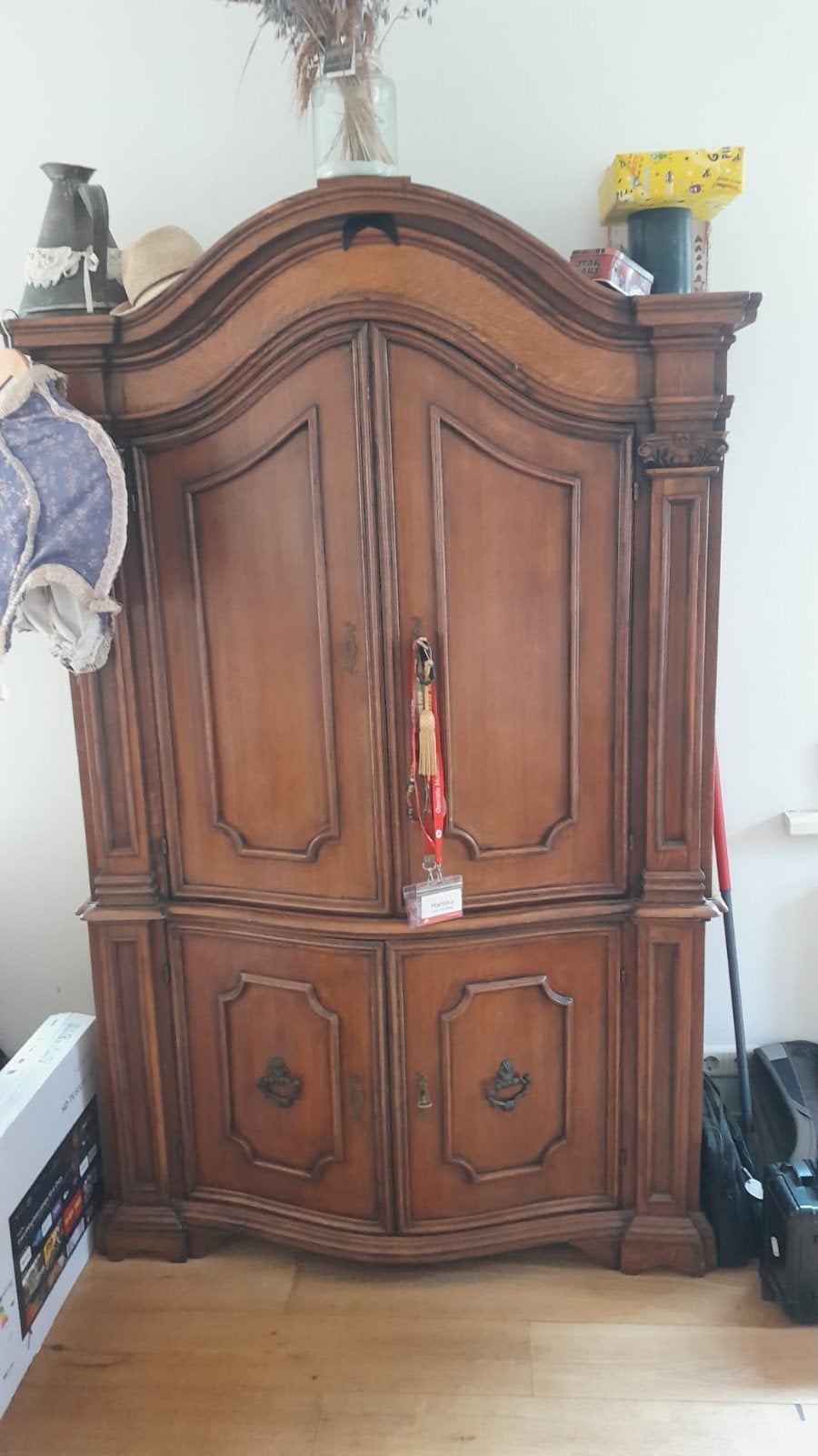 prachtige kast, Ophalen