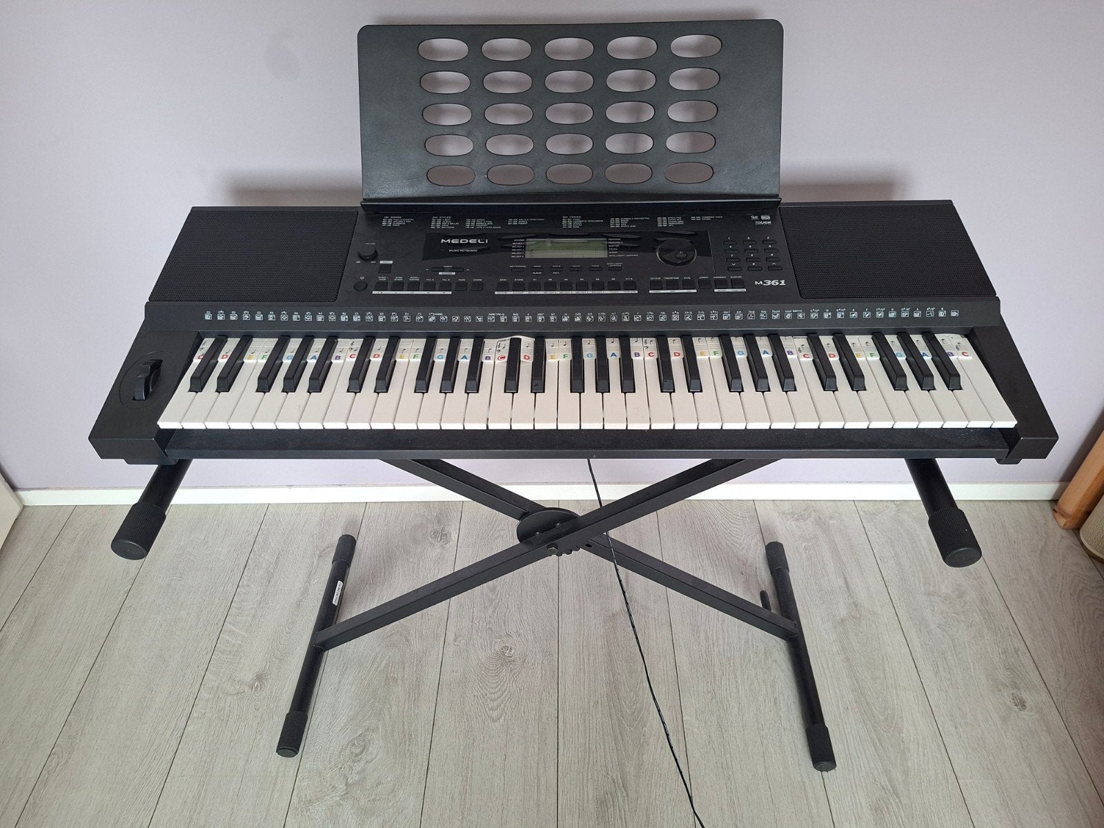 Medeli M361 Keyboard met standaard en bladmuziekhouder, Muziek en Instrumenten, Ophalen, 61 toetsen, Medeli, Aanslaggevoelig