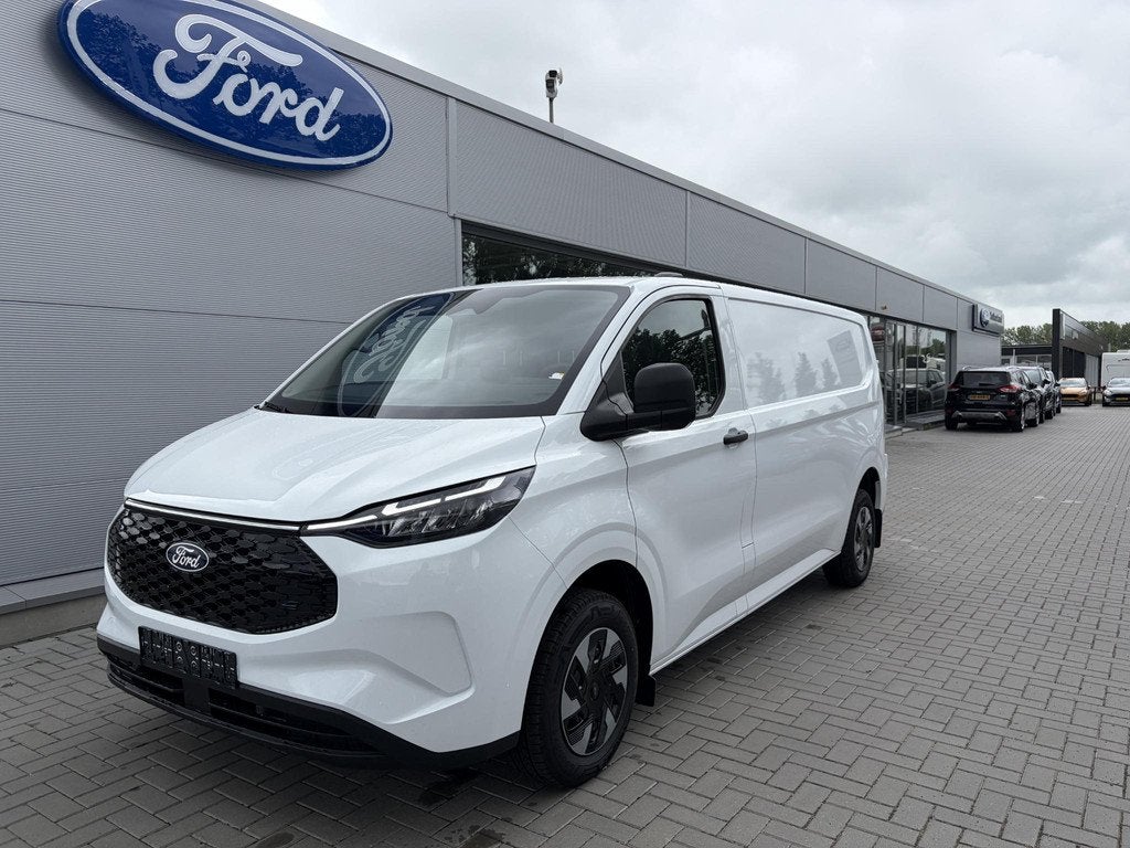 Ford E-Transit Cust. 340 L2H1 Trend 71 kWh ZUID 136pk | Bekl, Automaat, Gebruikt, Zwart, 71 kWh
