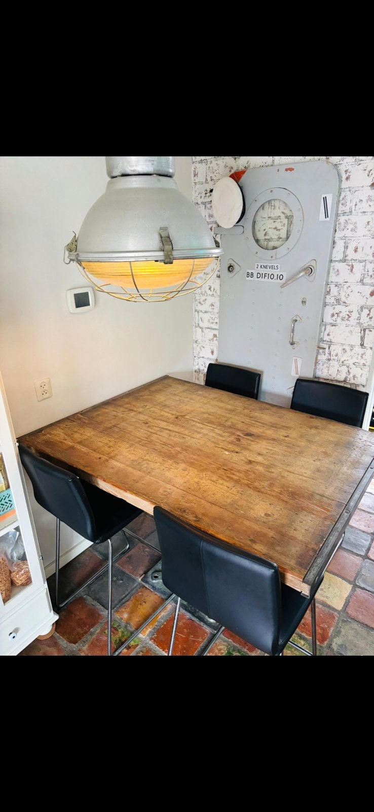 Industriele eettafel met mooie oude kolompoot, Gebruikt, 100 tot 150 cm, Rechthoekig, 50 tot 100 cm