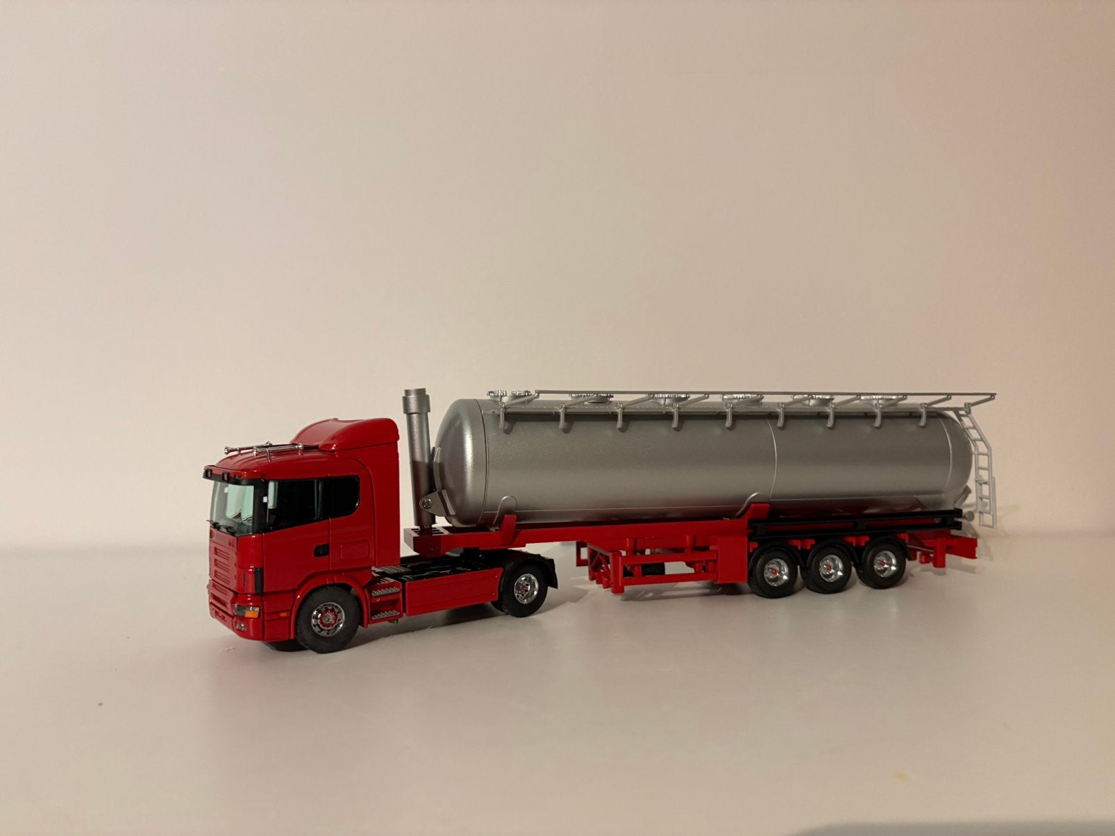 Scania 124L demo bulkoplegger Tekno, Hobby en Vrije tijd, Modelauto's | 1:50, Verzenden, Zo goed als nieuw, Bus of Vrachtwagen