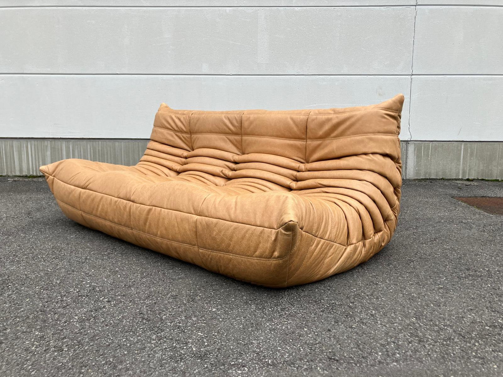 2x Camel bruin lederen 3zit in Nieuwstaat, Ophalen of Verzenden, Togo ligne roset leolux knoll vitra cassina b&b italia artifort