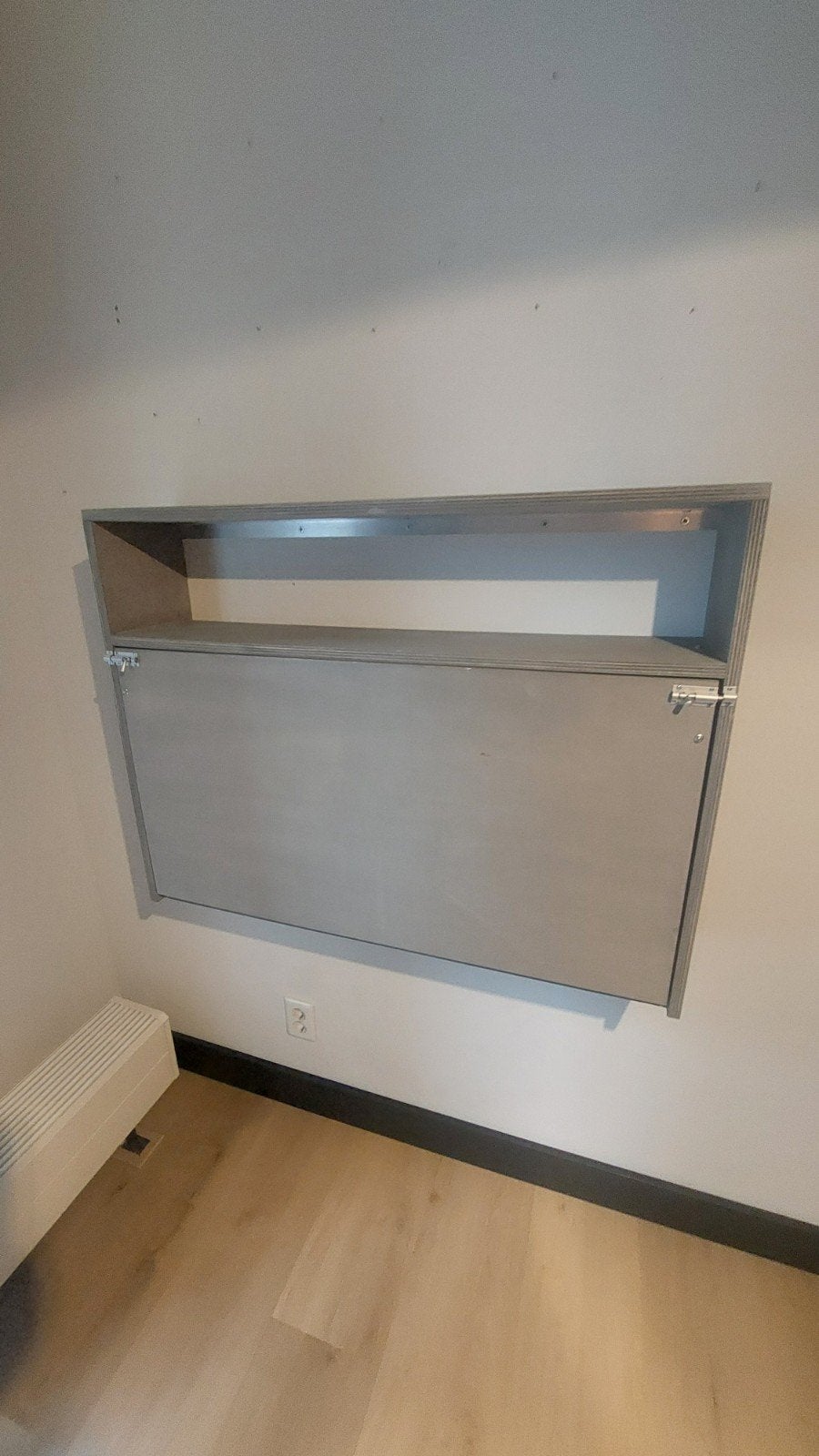 Inklapbaar bureau met snoergaatje., Gebruikt, Hout, Ophalen of Verzenden, 100 cm